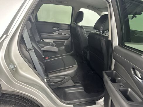 Used 2025 Nissan Pathfinder SL FWD image 9