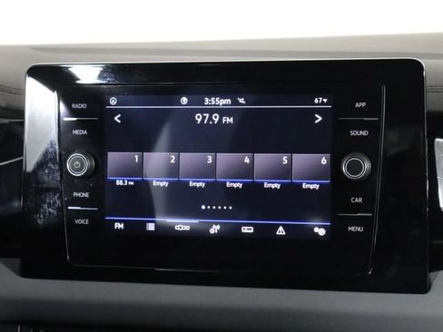 Used 2025 Volkswagen Jetta SE FWD image 28
