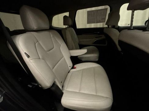 Certified 2023 Kia Telluride S w/ S Sunroof Package AWD/4WD image 22