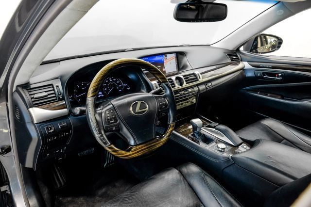 Used 2017 Lexus LS 460 w/ Comfort Package RWD image 4