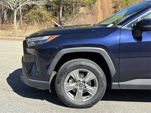 Used 2022 Toyota RAV4 XLE image 17
