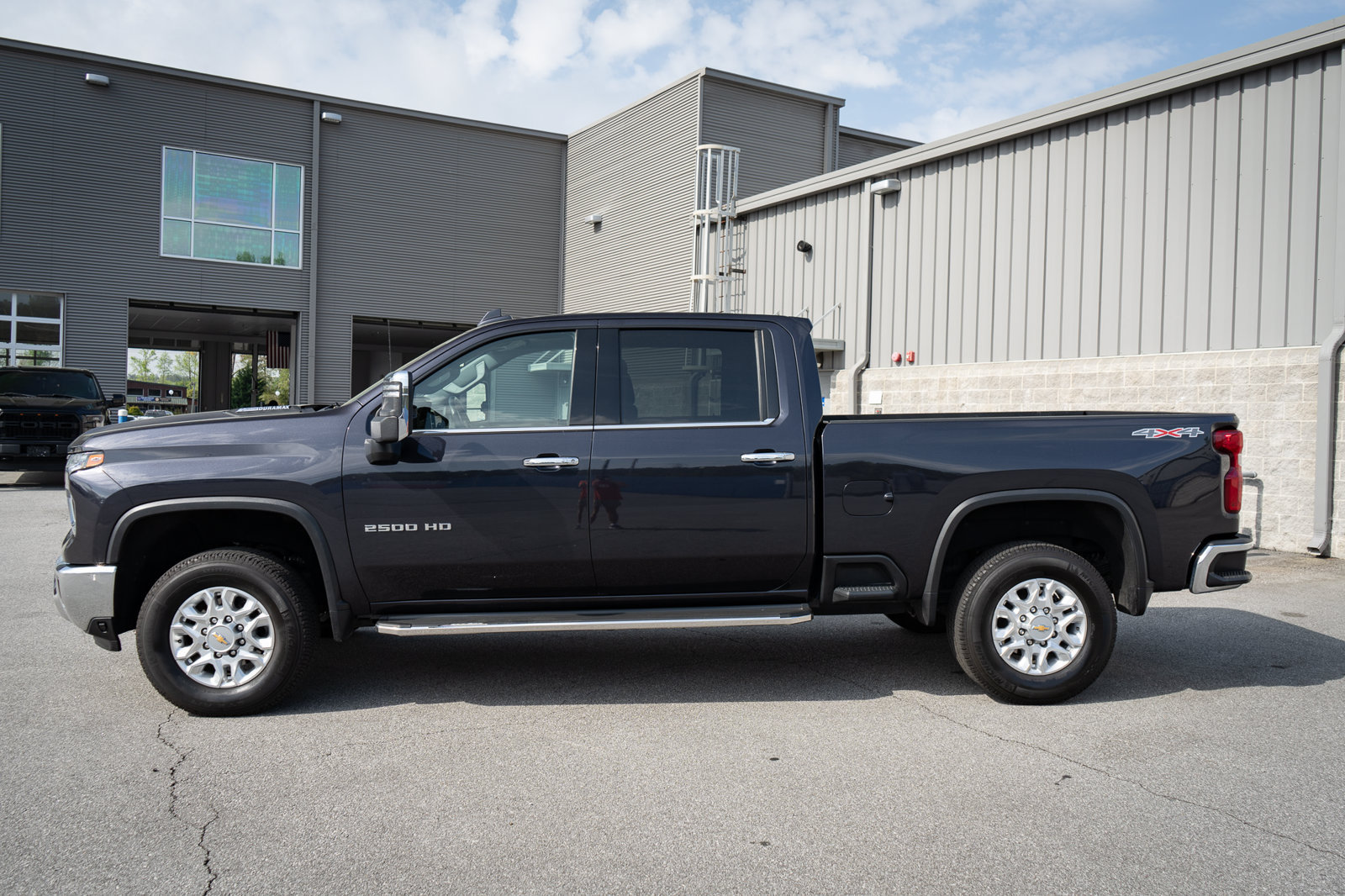 Used 2024 Chevrolet Silverado 2500 LTZ AWD/4WD image 5