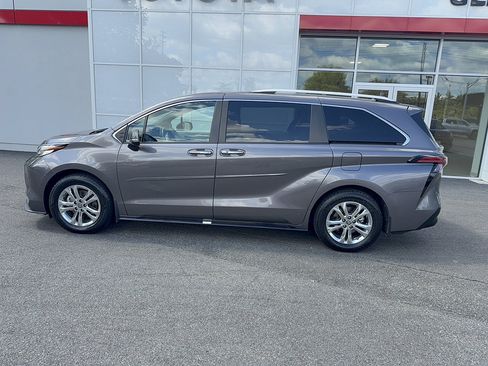 Certified 2023 Toyota Sienna Platinum AWD/4WD image 8
