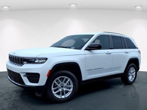 New 2026 Jeep Grand Cherokee Laredo w/ Trailer Tow Package AWD/4WD image 2