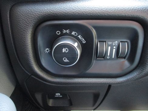 Used 2019 RAM 1500 Big Horn image 19