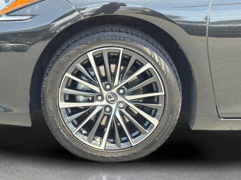 Used 2025 Lexus ES 300h w/ Premium Package FWD image 25