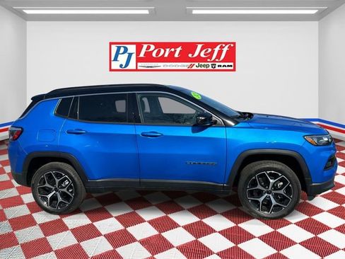 Used 2025 Jeep Compass Limited w/ Sun & Sound Group image 3
