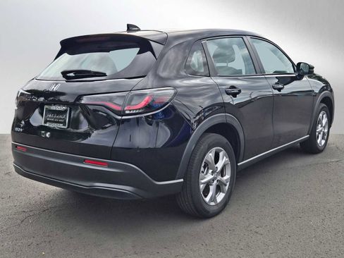 Used 2023 Honda HR-V LX image 3