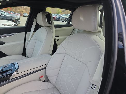 New 2026 BMW 740i xDrive image 21