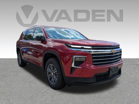 New 2025 Chevrolet Traverse LT image 3