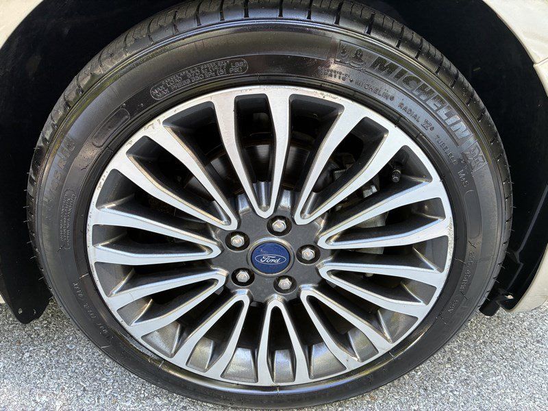 Used 2018 Ford Fusion Titanium FWD image 19