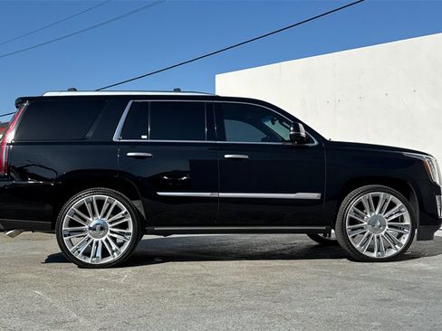 Used 2016 Cadillac Escalade Premium image 2
