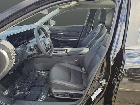 New 2026 Nissan Sentra SR w/ SR Premium Package FWD image 8