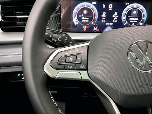 New 2026 Volkswagen Tiguan SE FWD image 17