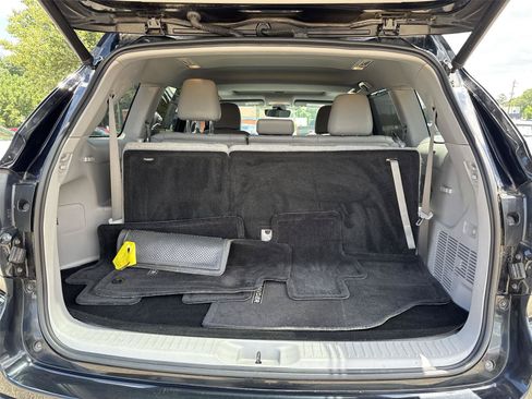 Used 2018 Toyota Highlander XLE AWD/4WD image 25