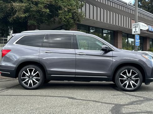 Used 2020 Honda Pilot Touring image 3