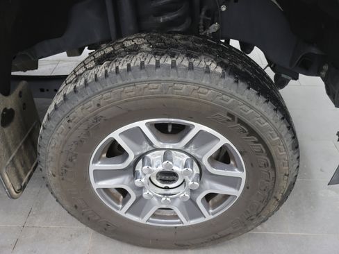 Used 2023 Ford F350 Lariat image 3