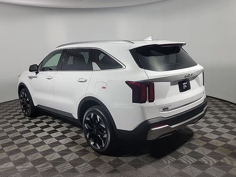 Used 2025 Kia Sorento EX w/ Panoramic Sunroof Package image 10