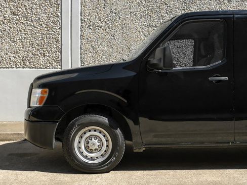 Used 2021 Nissan NV 2500 S image 21