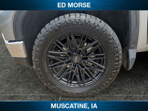 Used 2023 GMC Sierra 1500 SLE w/ Enhanced Capability Package AWD/4WD image 9