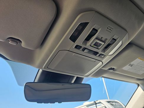 Used 2021 Toyota Highlander Limited image 27