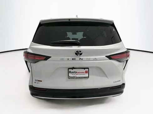 Certified 2026 Toyota Sienna Limited FWD image 5