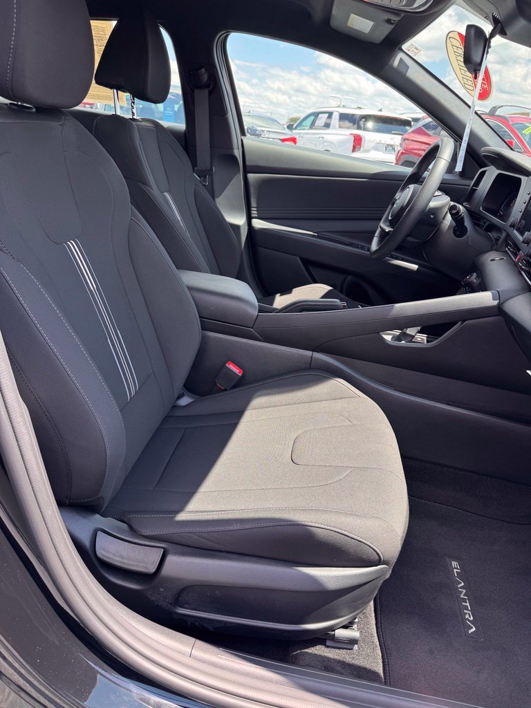 Used 2026 Hyundai Elantra Sport FWD image 11