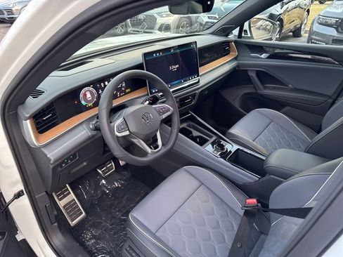 New 2026 Volkswagen Tiguan SEL R-Line image 4