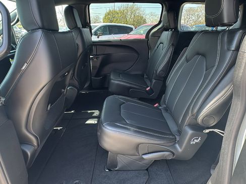 New 2026 Chrysler Pacifica Select image 20