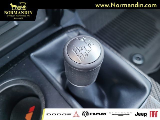 Used 2024 Toyota 4Runner TRD Off-Road Premium AWD/4WD image 13
