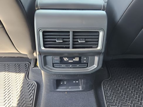 Used 2024 Volkswagen Atlas SE w/ Black Wheel Package FWD image 10