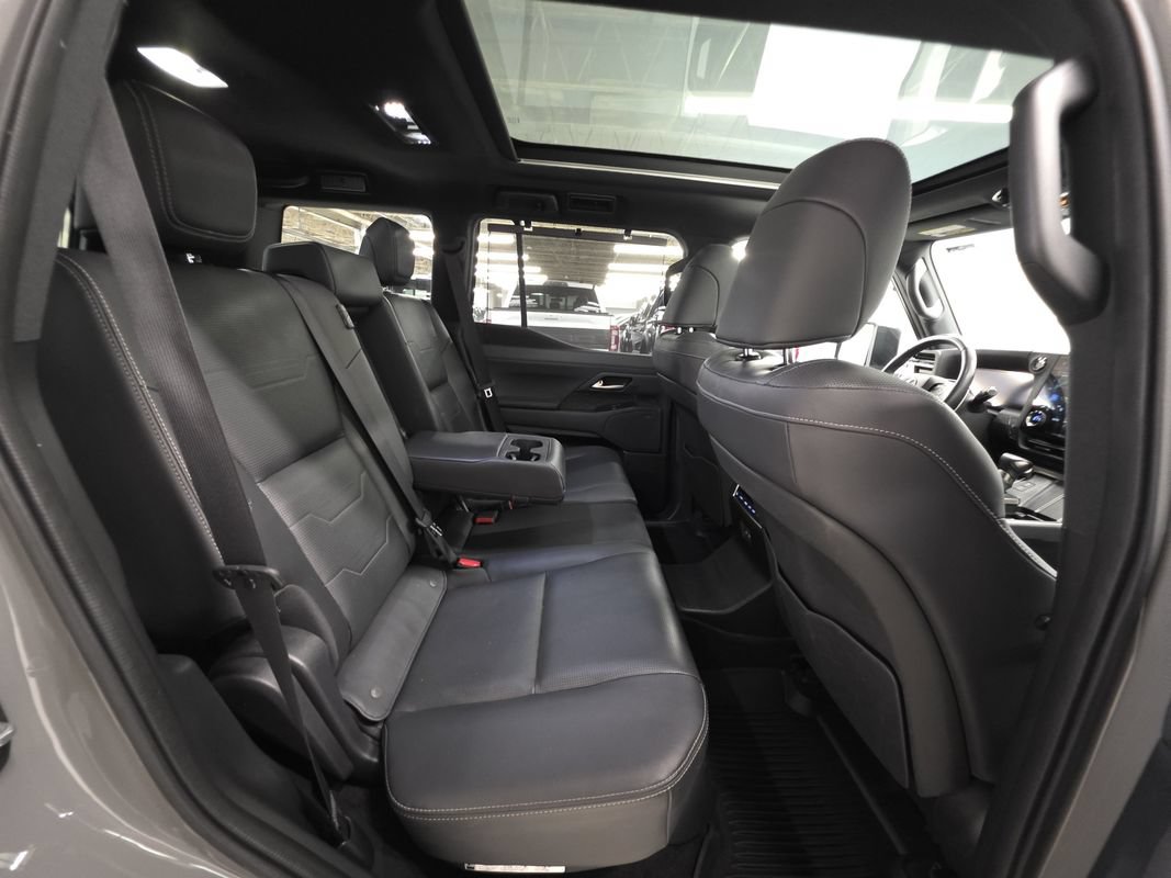 Used 2024 Lexus GX 550 w/ Cold Area Package AWD/4WD image 28