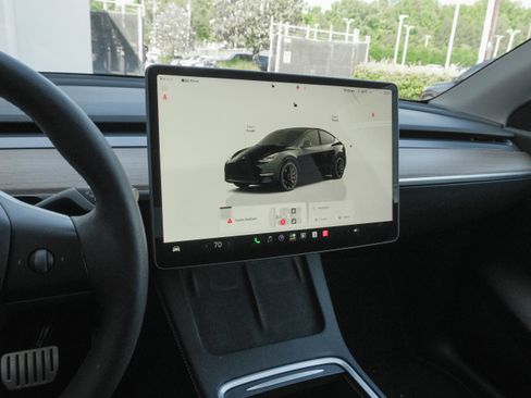 Used 2022 Tesla Model Y Performance AWD/4WD image 16