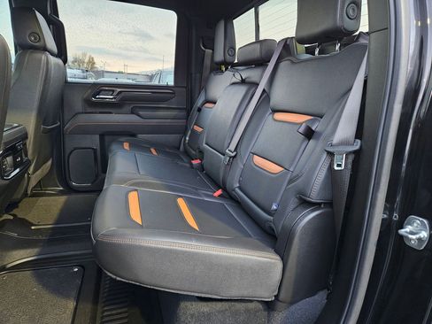 Used 2025 GMC Sierra 2500 AT4 image 31