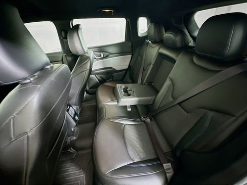 Used 2023 Jeep Compass Latitude image 27