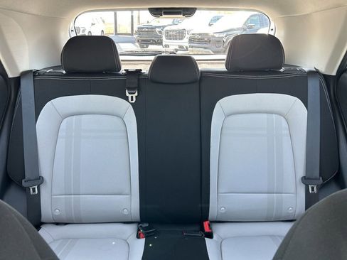 Used 2025 Hyundai Venue SEL FWD image 11