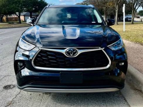 Used 2022 Toyota Highlander Platinum image 2