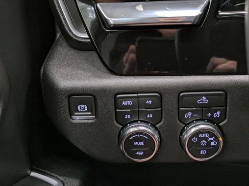 Used 2024 GMC Sierra 1500 Elevation w/ Preferred Package AWD/4WD image 12