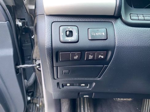 Used 2015 Lexus LS 460 w/ Comfort Package RWD image 19