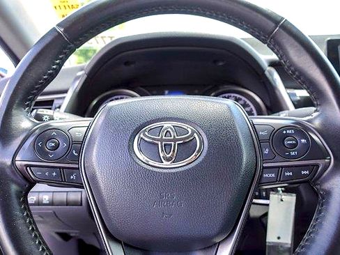 Used 2022 Toyota Camry SE FWD image 13