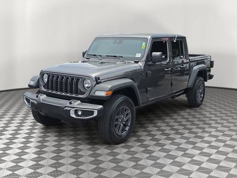 Used 2025 Jeep Gladiator Sport AWD/4WD image 3