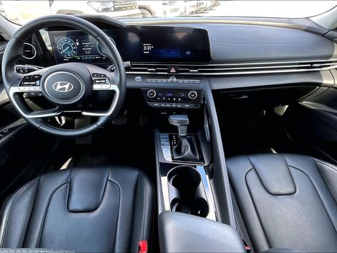 Certified 2025 Hyundai Elantra Limited image 15