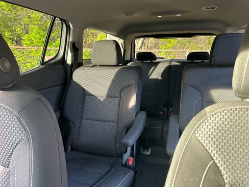 Used 2023 GMC Acadia SLE w/ Driver Convenience Package image 14