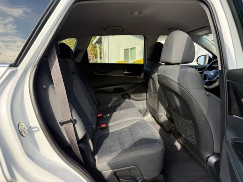 Used 2020 Kia Sorento FWD V6 image 28