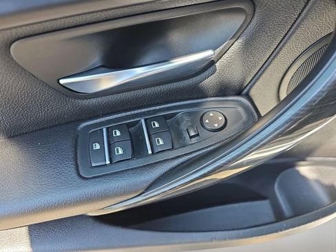Used 2017 BMW 320i Sedan RWD image 17