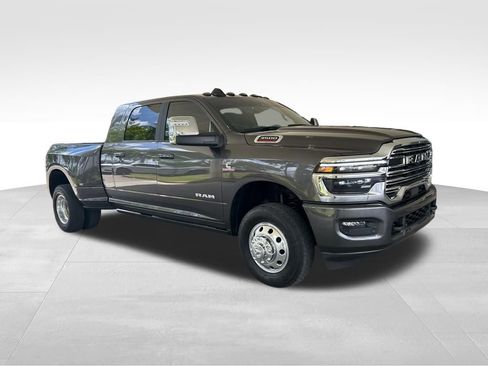 Used 2025 RAM 3500 Laramie AWD/4WD image 2