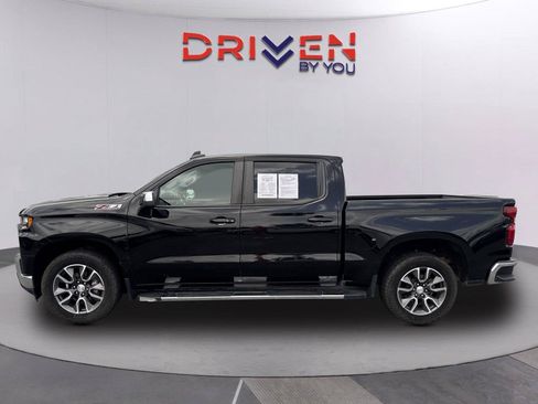 Used 2022 Chevrolet Silverado 1500 LT w/ Z71 Off-Road Package AWD/4WD image 7