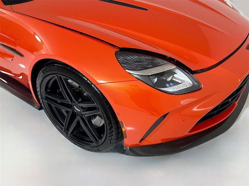 Used 2025 Aston Martin V8 Vantage Coupe image 32