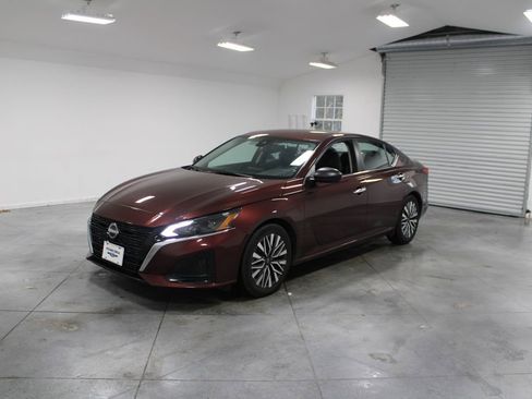 Used 2024 Nissan Altima 2.5 SV image 6