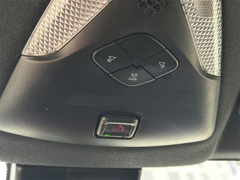 Used 2022 Toyota C-HR XLE image 30